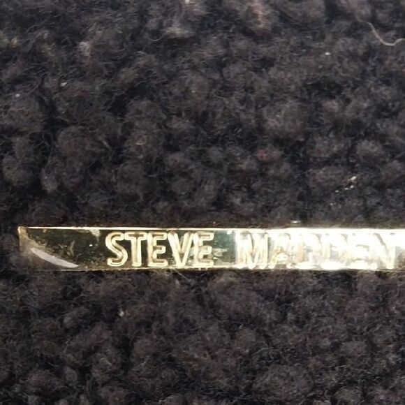 Steve Madden Black Textured Shoulder Bag with Gold Accents...New...but No Tags. - Picture 2 of 11